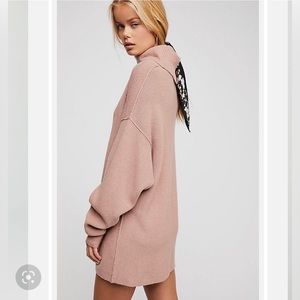 Free People oversized relaxed turtleneck sweater. Size small in mauve/pink